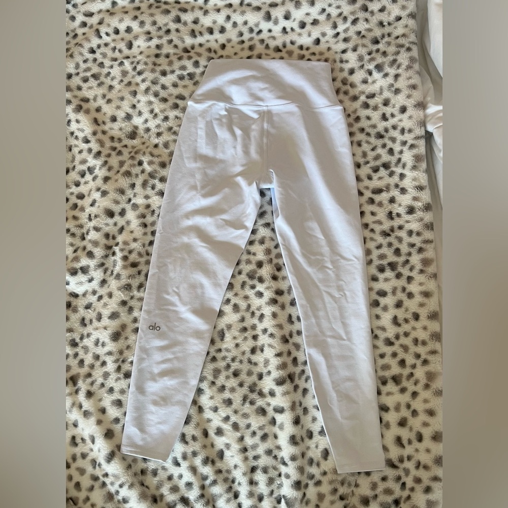 White Alo Yoga leggings